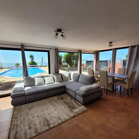 Дом отдыха Sunset Paradise With Heated Pool