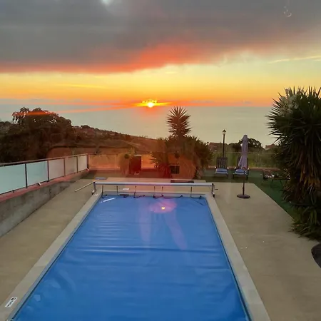 Дом отдыха Sunset Paradise With Heated Pool Кальета