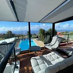 Hébergement de vacances Sunset Paradise With Heated Pool *